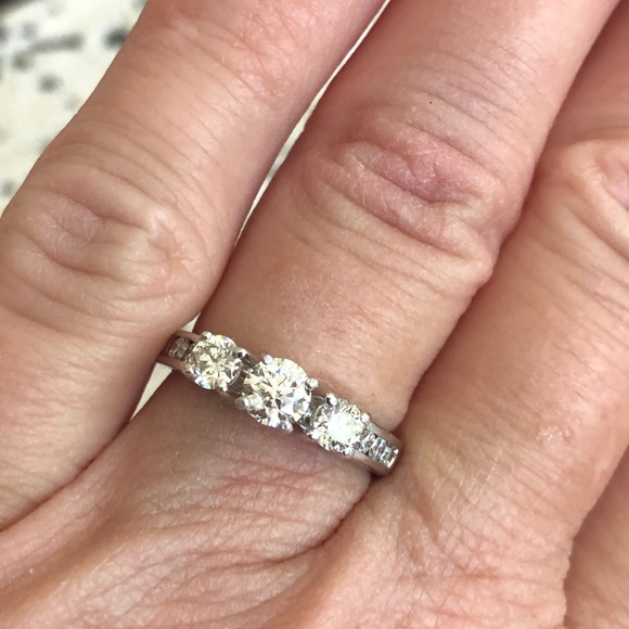 Engagement ring - Picture 2 of 3